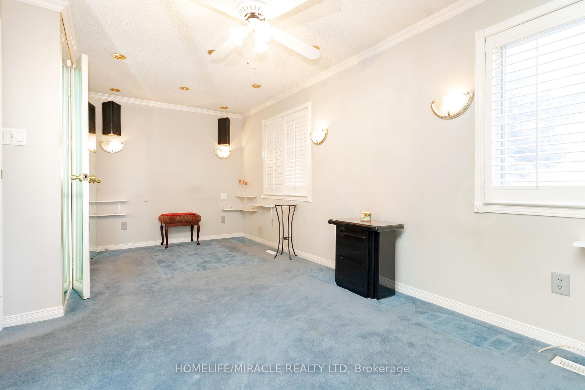 4 Bedrooms Condo at 50 Blackwell, Toronto For sale