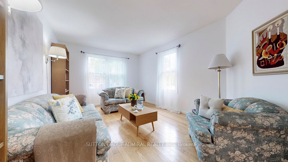 27 Thornbury Circle, Vaughan, ON L4J 5C1