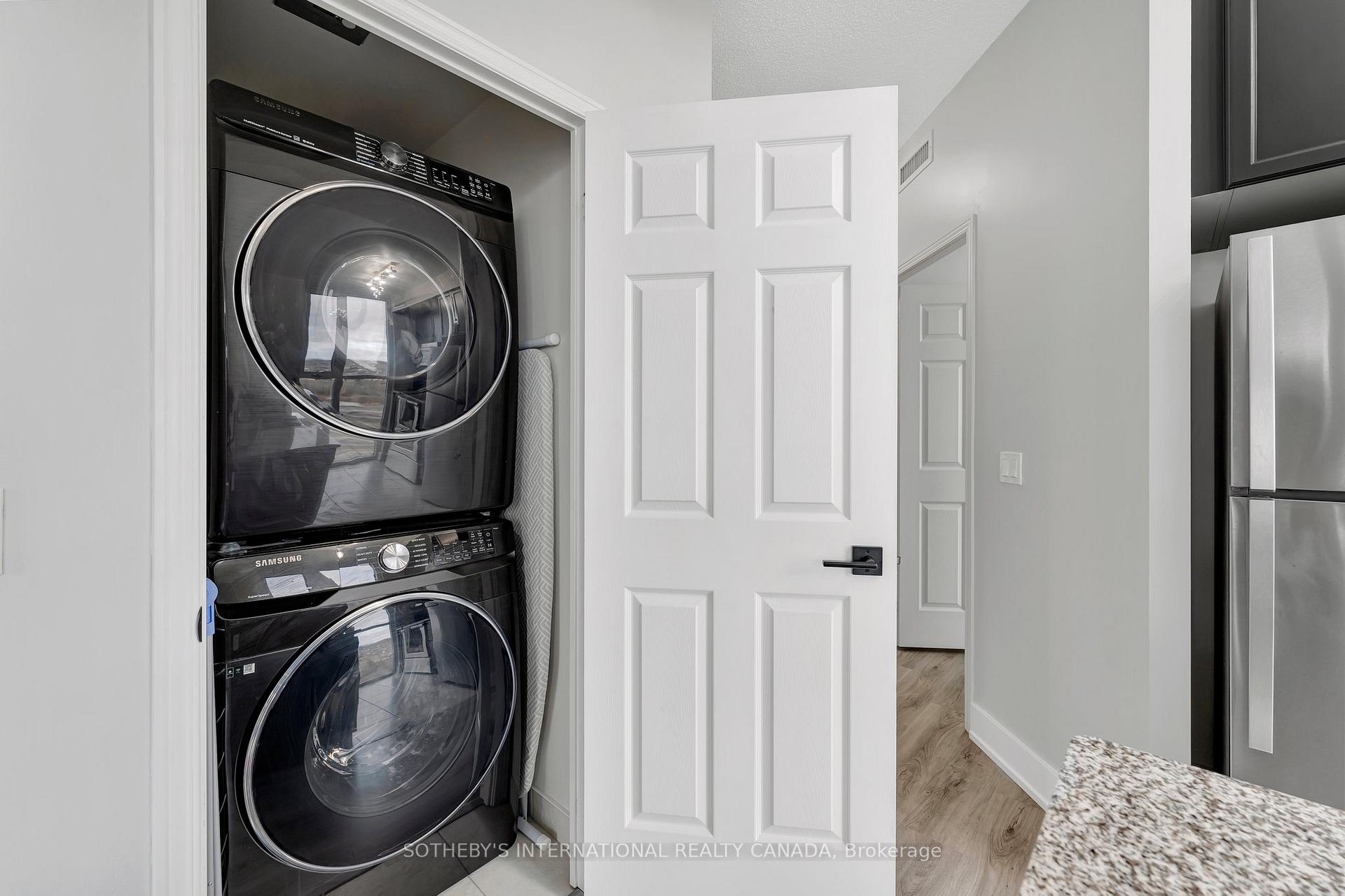 3 Bedrooms Condo at 339 Rathburn, Mississauga For sale
