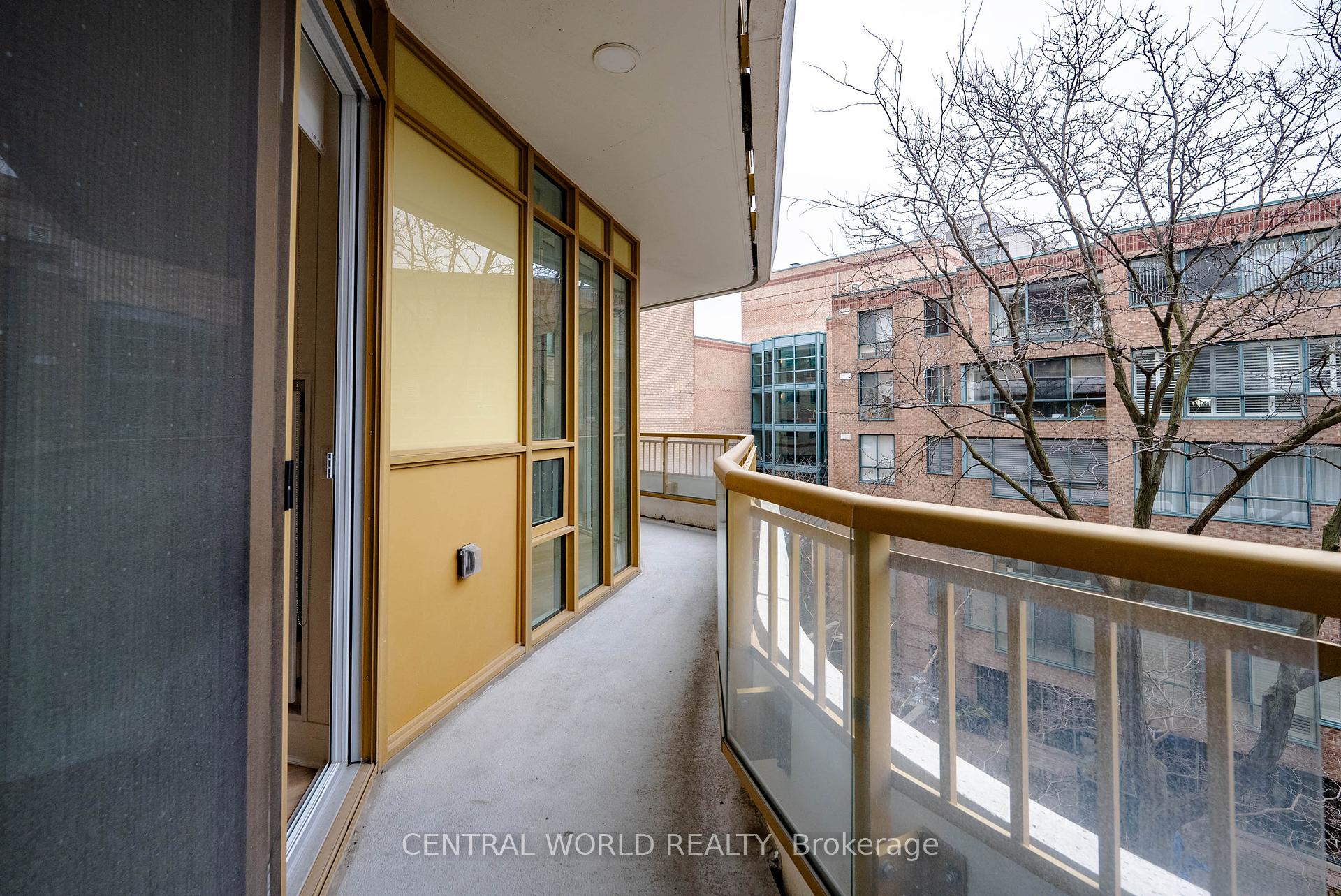 2 Bedrooms Condo at 151 Avenue,  Toronto For sale