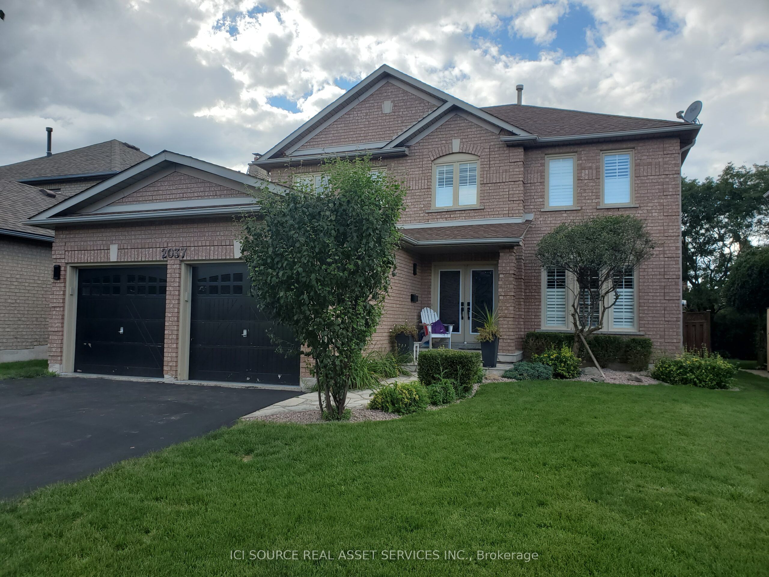 2037 Mckerlie Crescent, Burlington Rose