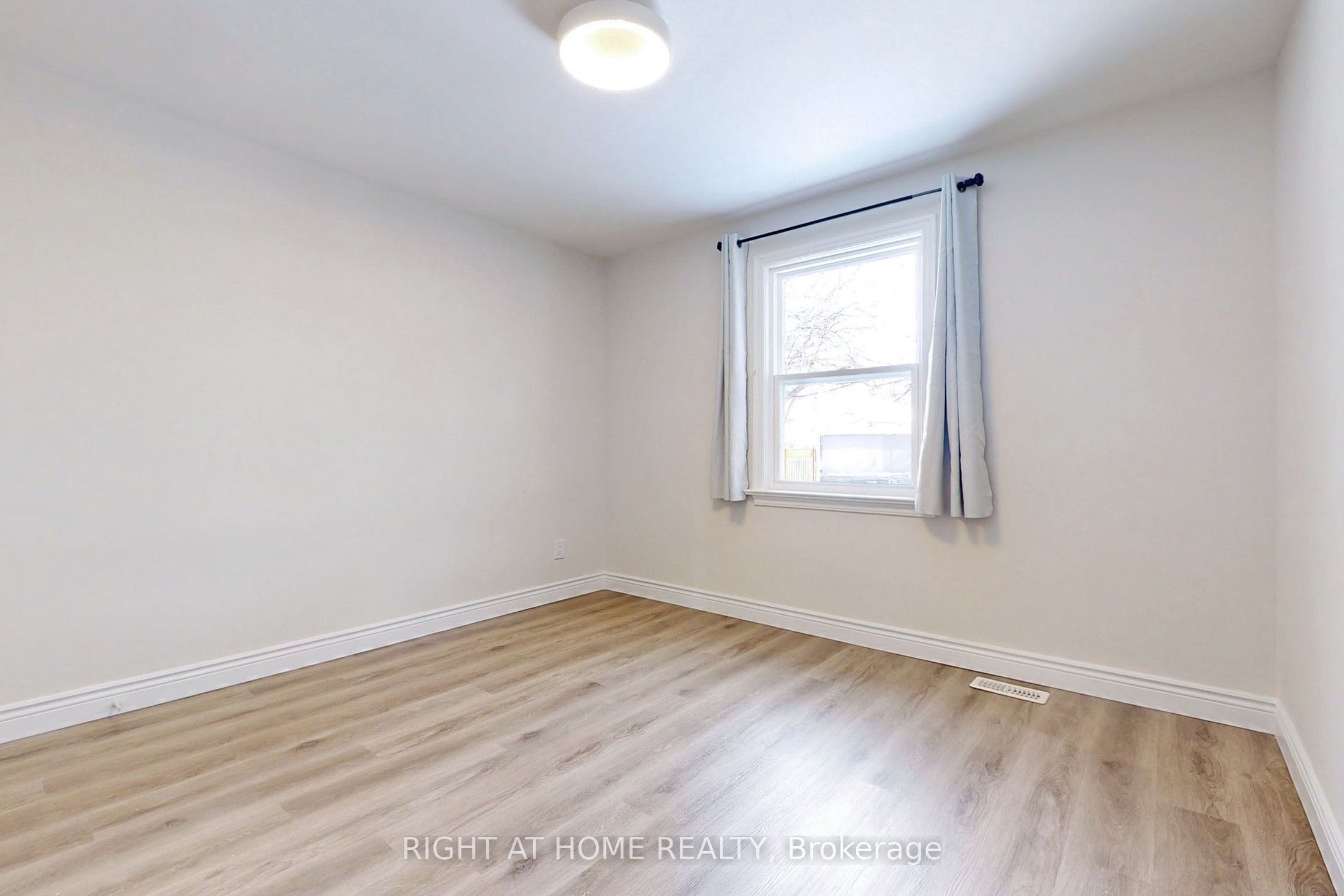 7 Rothwell Road, #Main