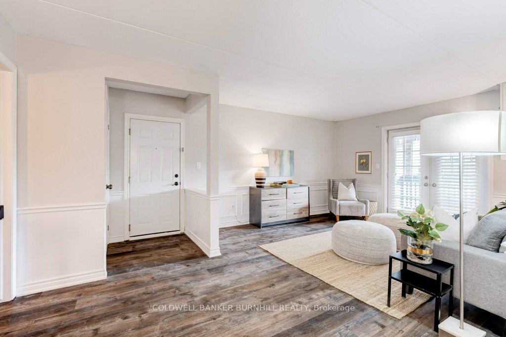 2 Bedrooms Condo at 2040 Cleaver, Burlington For sale