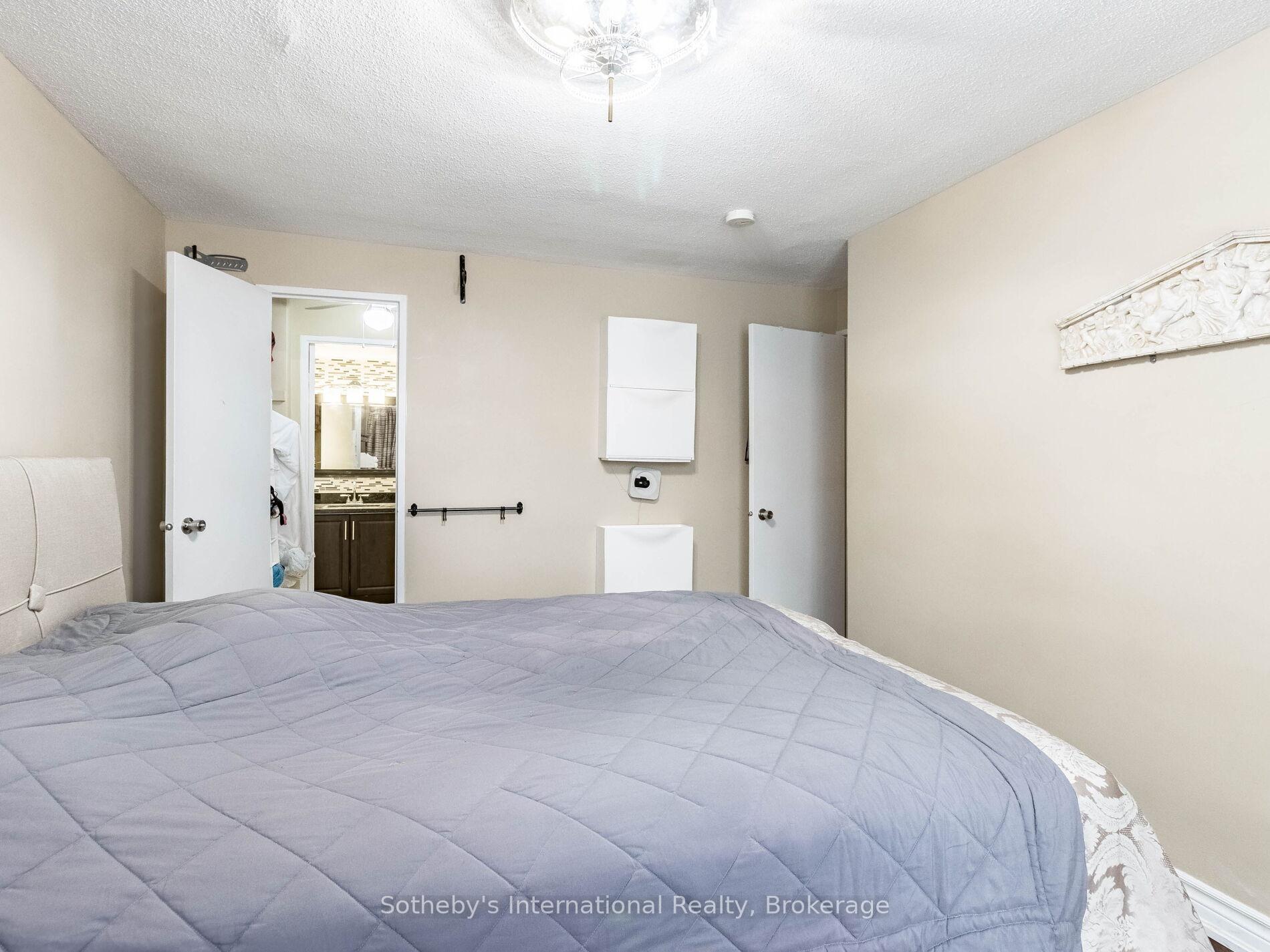 3 Bedrooms Condo at 3120 Kirwin,  Mississauga For sale