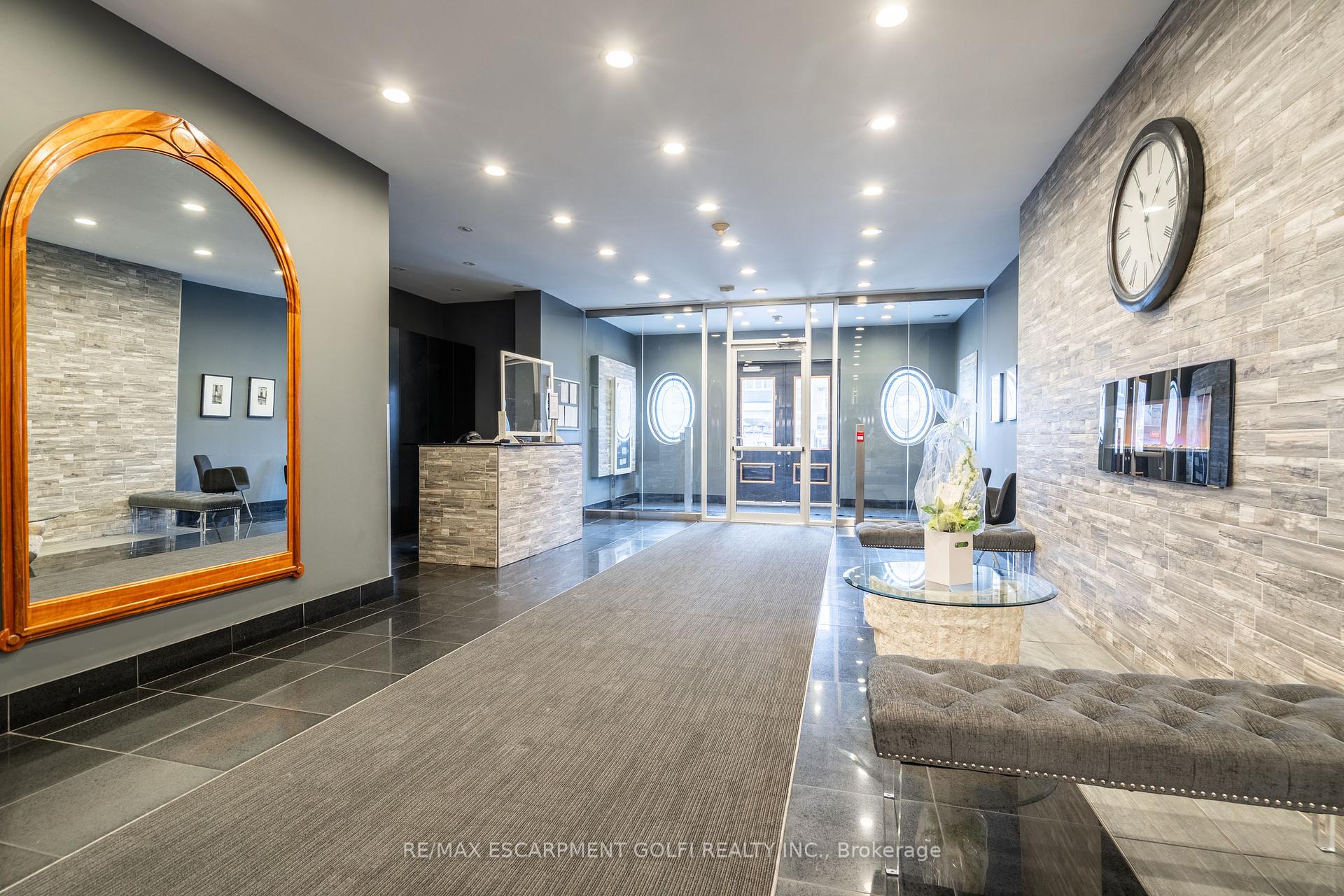 2 Bedrooms Condo at 135 James, Hamilton For sale