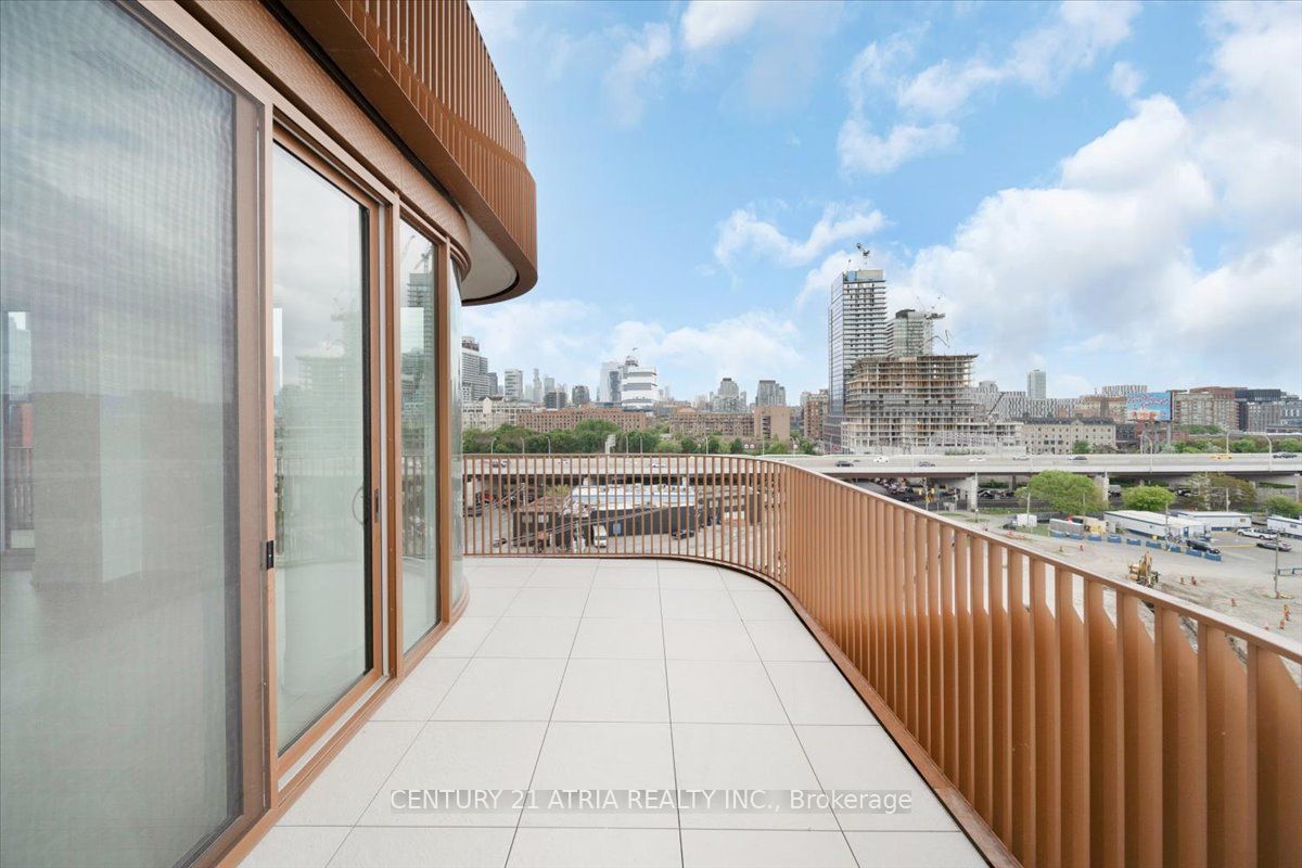 155 Merchants' Wharf, #831