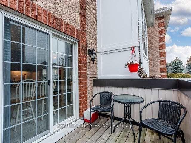 3 Bedrooms Condo at 199 Hillcrest,  Mississauga For sale