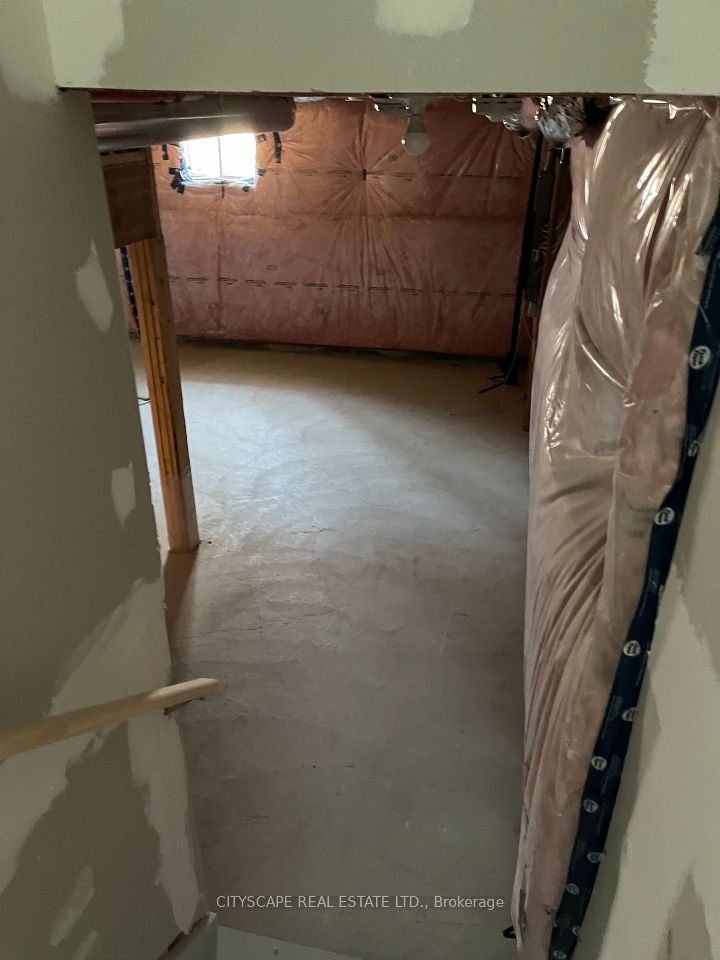 https://trreb-image.ampre.ca/FmMobgApgb3u_Ph70HUcG-zQTi9ojYX1Br04tEOnwbQ/rs:fit:960:960/wm:.5:so:0:50:.4/wmsh:10/wmt:PHNwYW4gZm9yZWdyb3VuZD0nd2hpdGUnIGZvbnQ9JzY4Jz5DSVRZU0NBUEUgUkVBTCBFU1RBVEUgTFRELiwgQnJva2VyYWdlPC9zcGFuPg/L3RycmViL2xpc3RpbmdzLzQxLzAzLzAyLzEyL3AvN2YxYTNiYzEtOGFiOS00ZWRkLTg2NGMtYzk4NGU4MGJmYzlhLmpwZw.jpg