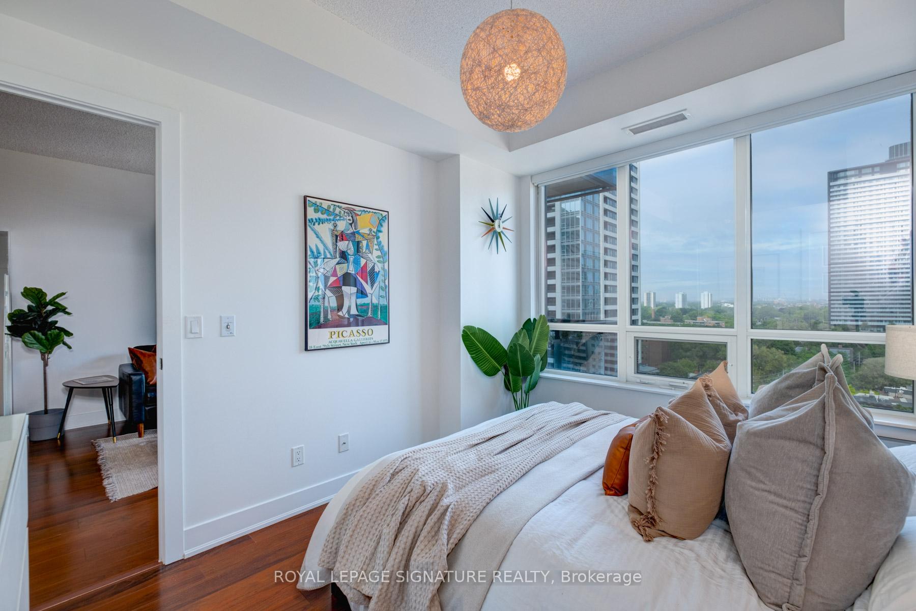 2 Bedrooms Condo at 28 Linden, Toronto For sale