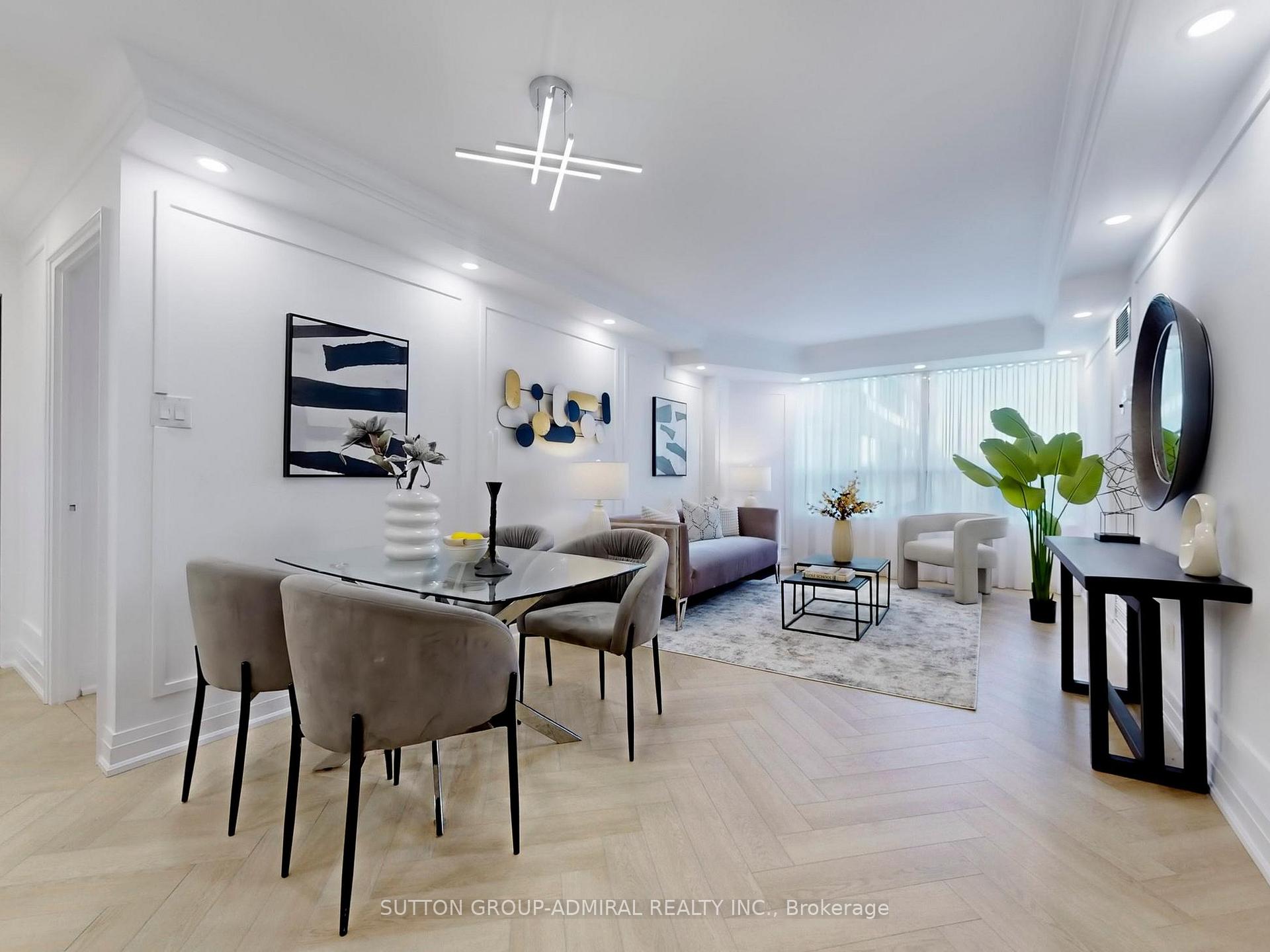 2 Bedrooms Condo at 11 Townsgate,  Vaughan For sale