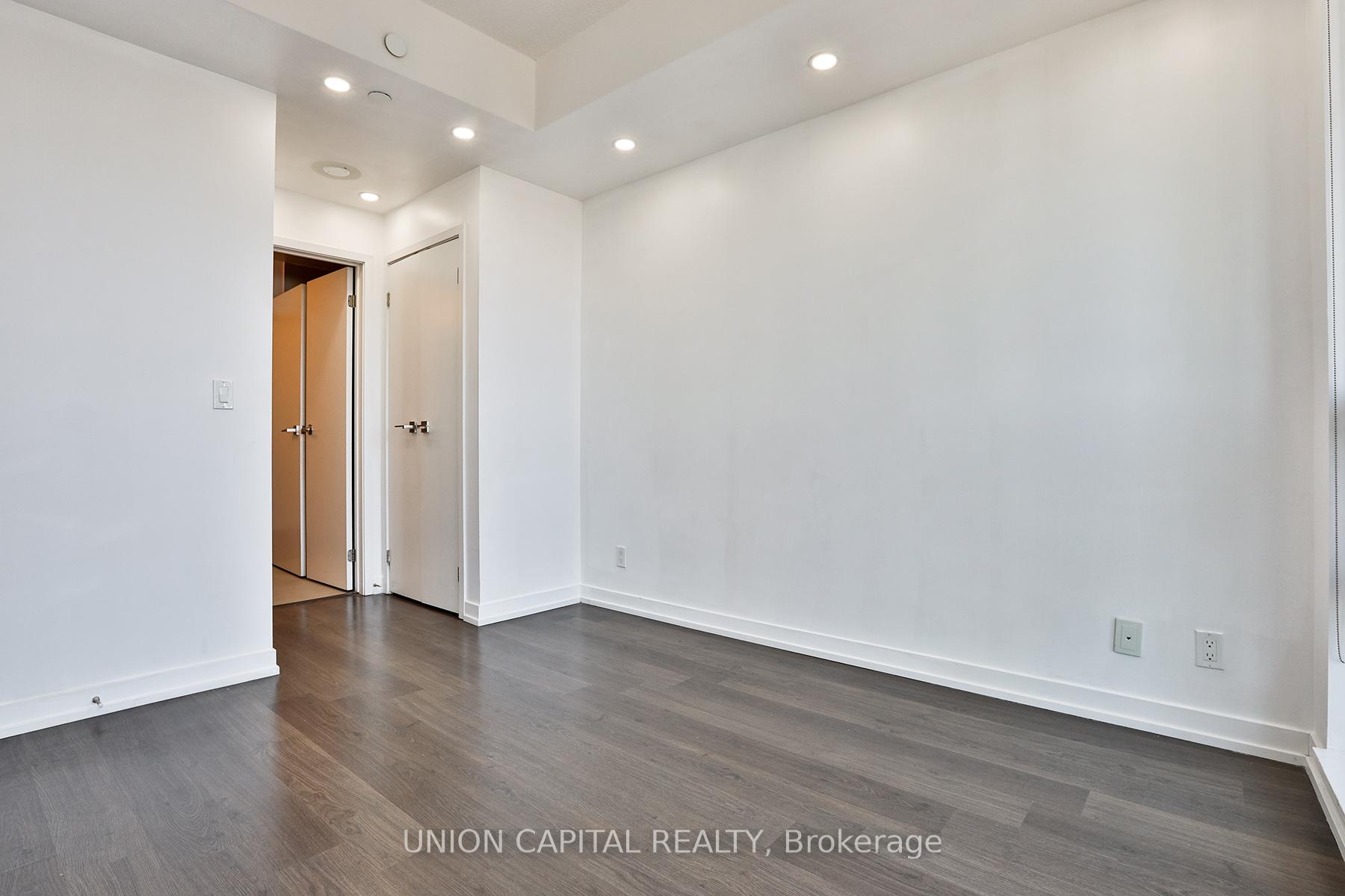 2 Bedrooms Condo at 89 Dunfield, Toronto For sale