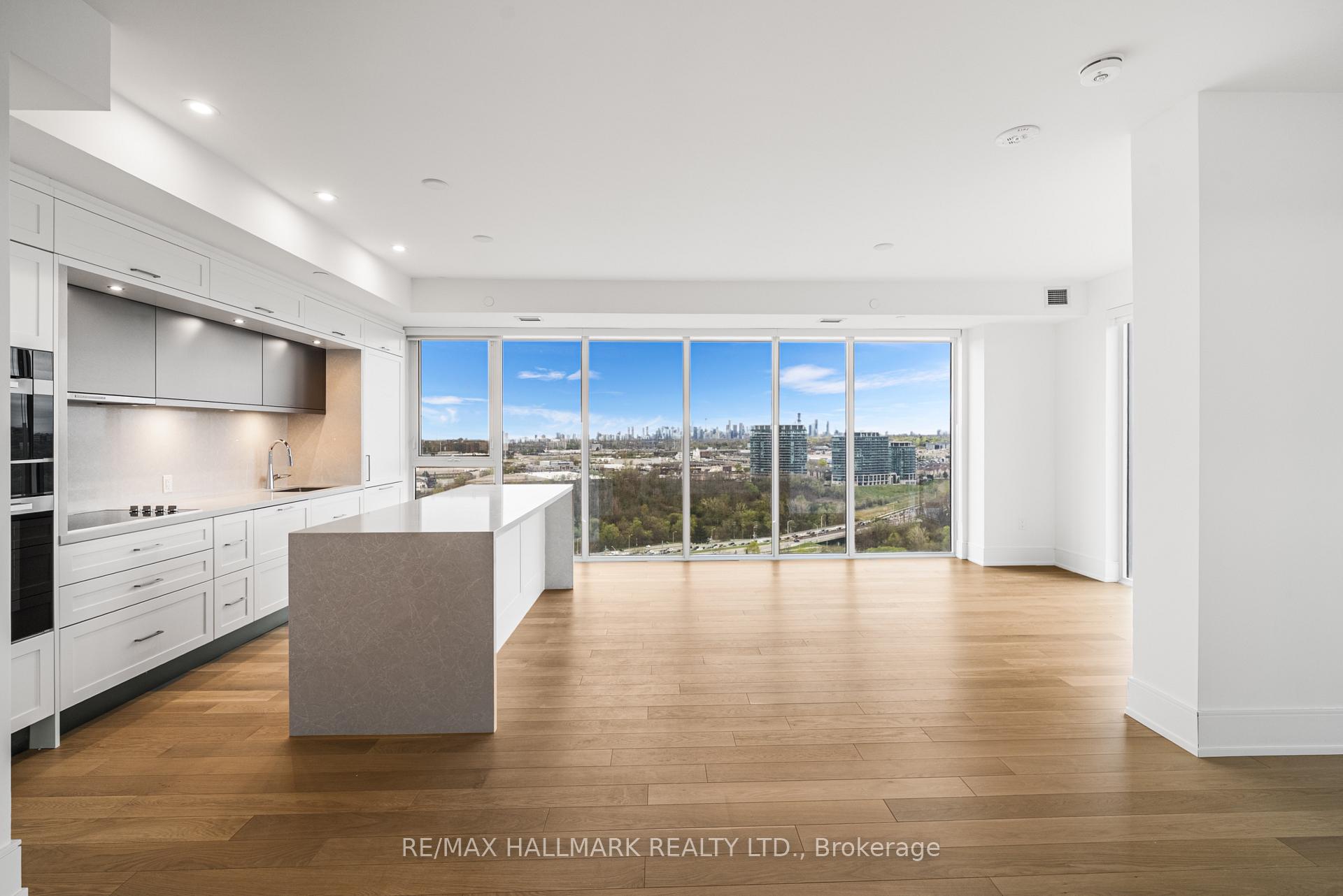 3 Bedrooms Condo at 10 Inn On The Park, Toronto For sale