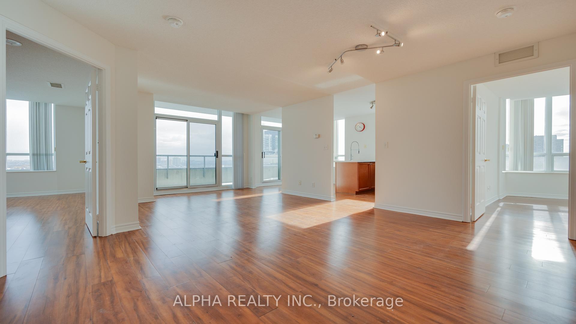 2 Bedrooms Condo at 18 Spring Garden,  Toronto For sale