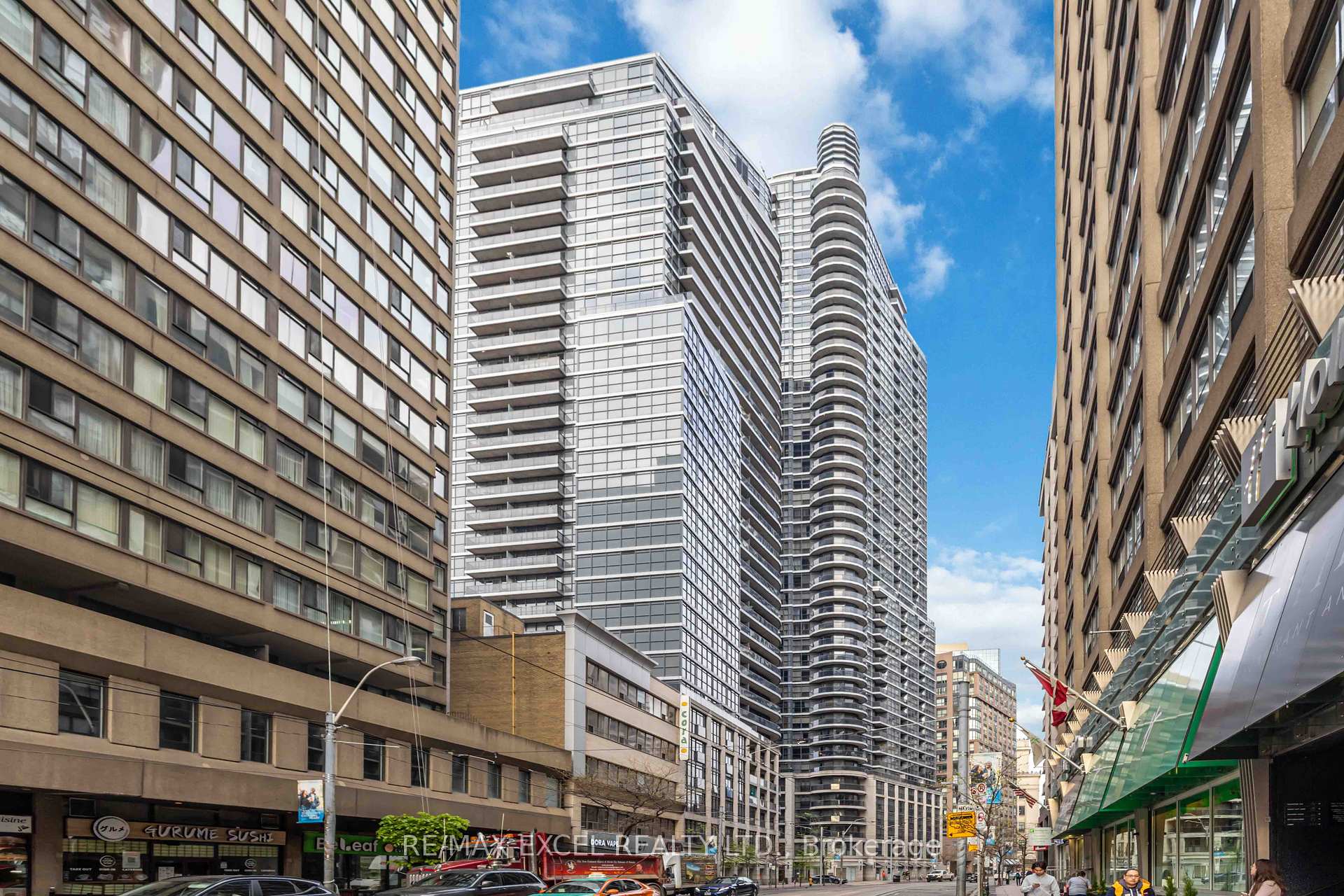 2 Bedrooms Condo at 21 Carlton, Toronto For sale