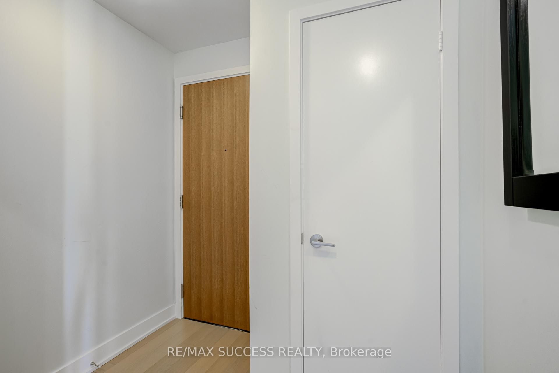 3 Bedrooms Condo at 20 Shore breeze, Toronto For sale