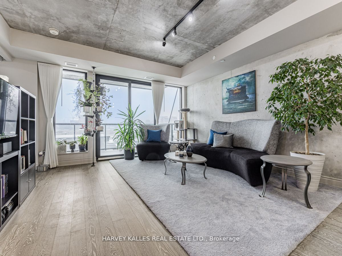 608 Richmond Street W 816