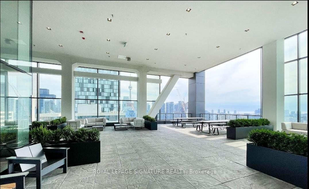 2 Bedrooms Condo at 488 University,  Toronto For sale