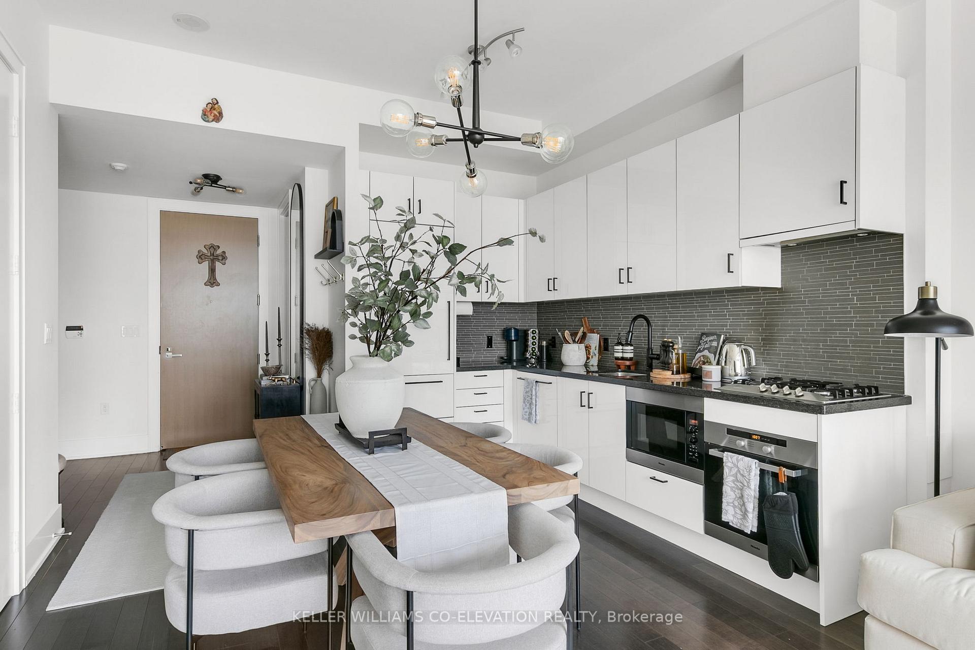 2 Bedrooms Condo at 39 Queens, Toronto For sale