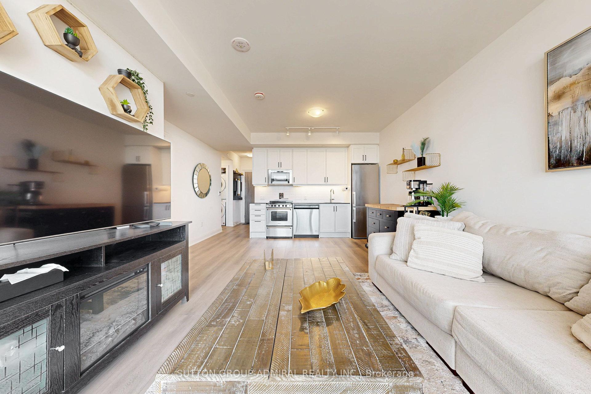2 Bedrooms Condo at 20 Gatineau, Vaughan For sale