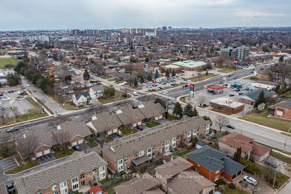 3 Bedrooms Condo at 2774 King,  Hamilton For sale