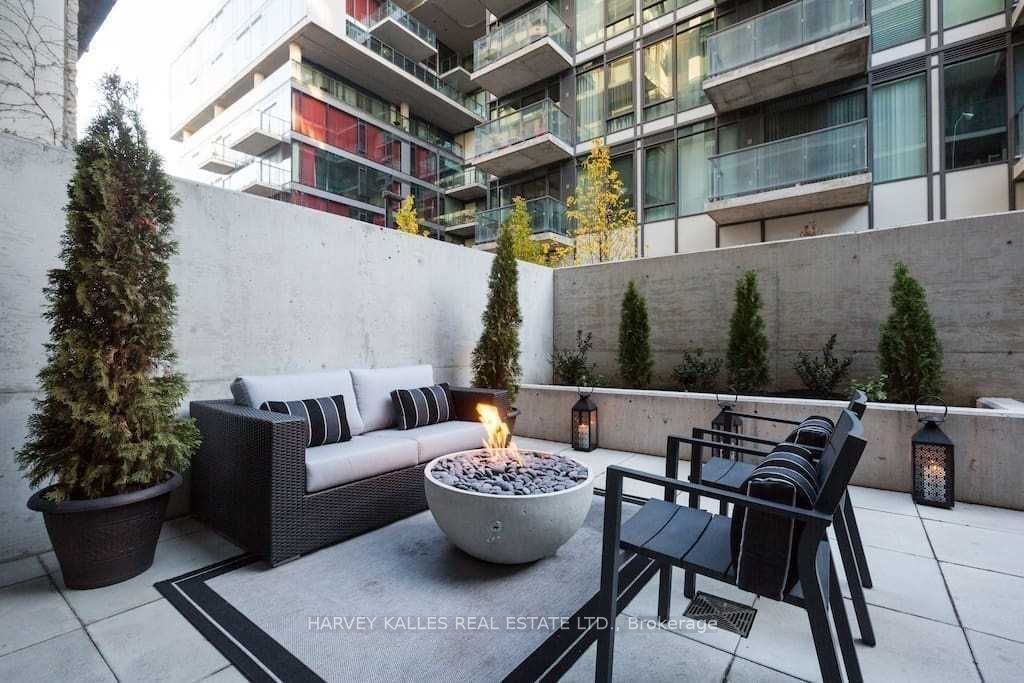 461 Adelaide Street W 106