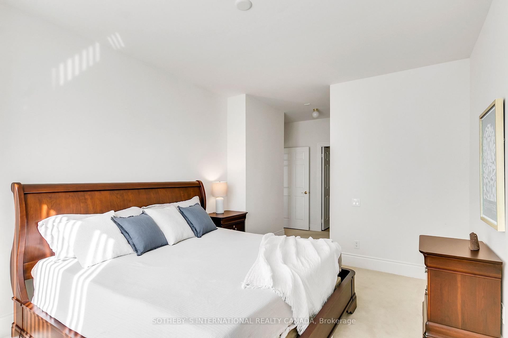 3 Bedrooms Condo at 55 Delisle,  Toronto For sale