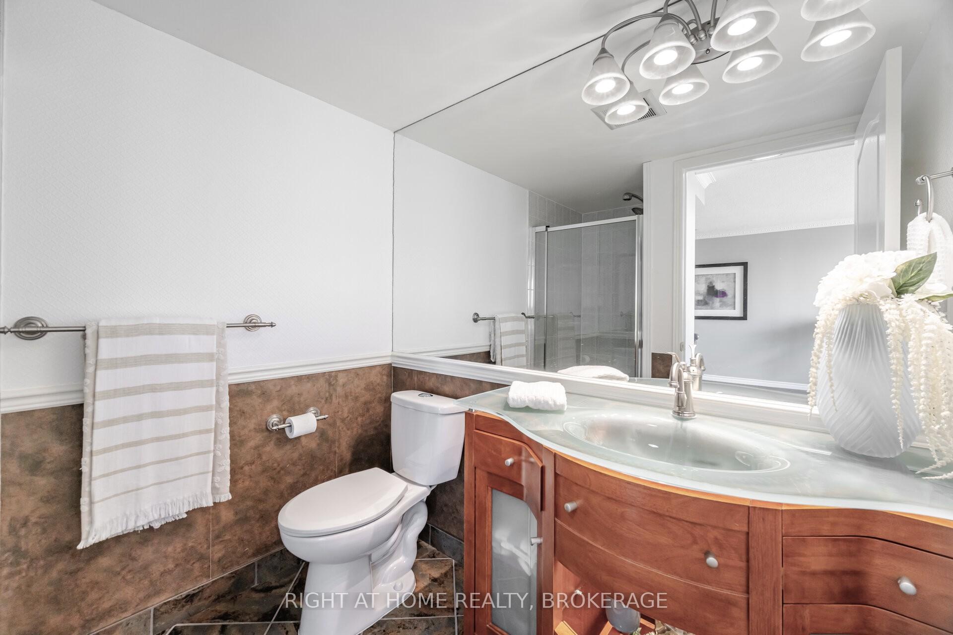 3 Bedrooms Condo at 1276 Maple Crossing, Burlington For sale