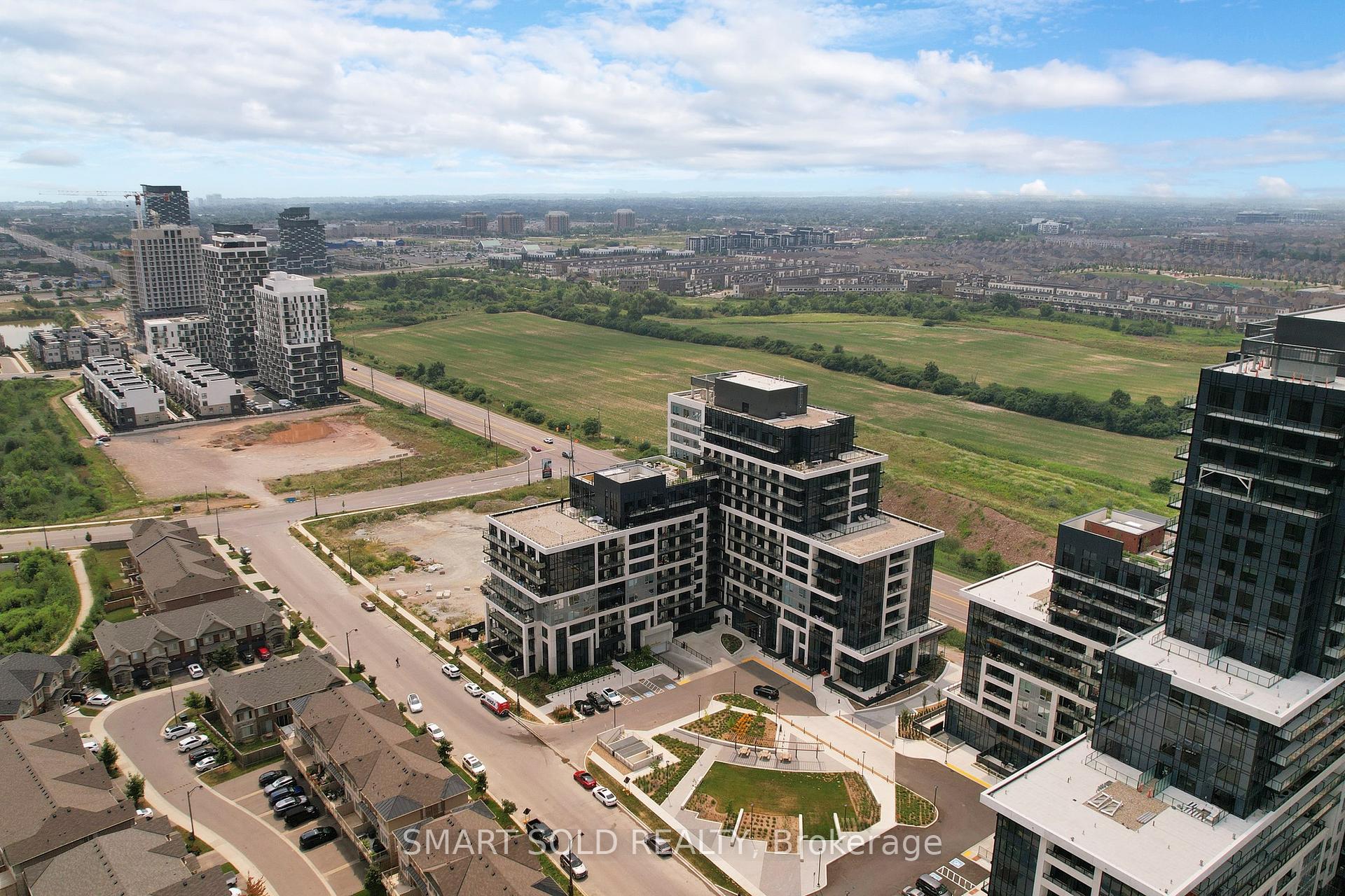 2 Bedrooms Condo at 3200 William Coltson, Oakville For sale