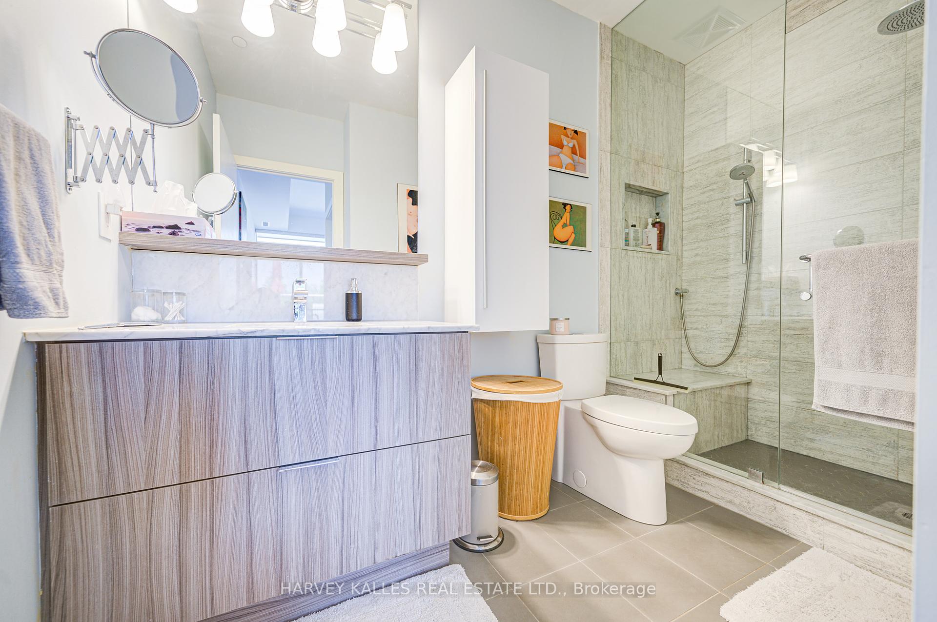 2 Bedrooms Condo at 6 Parkwood, Toronto For sale