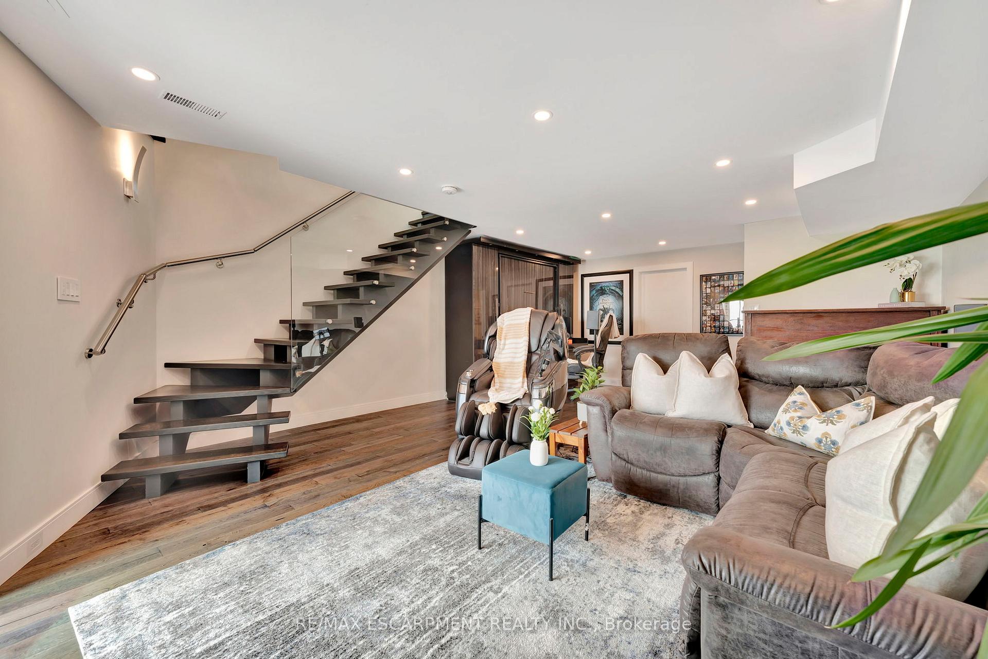 1 Bedroom Condo at 2136 Old Lakeshore, Burlington For sale