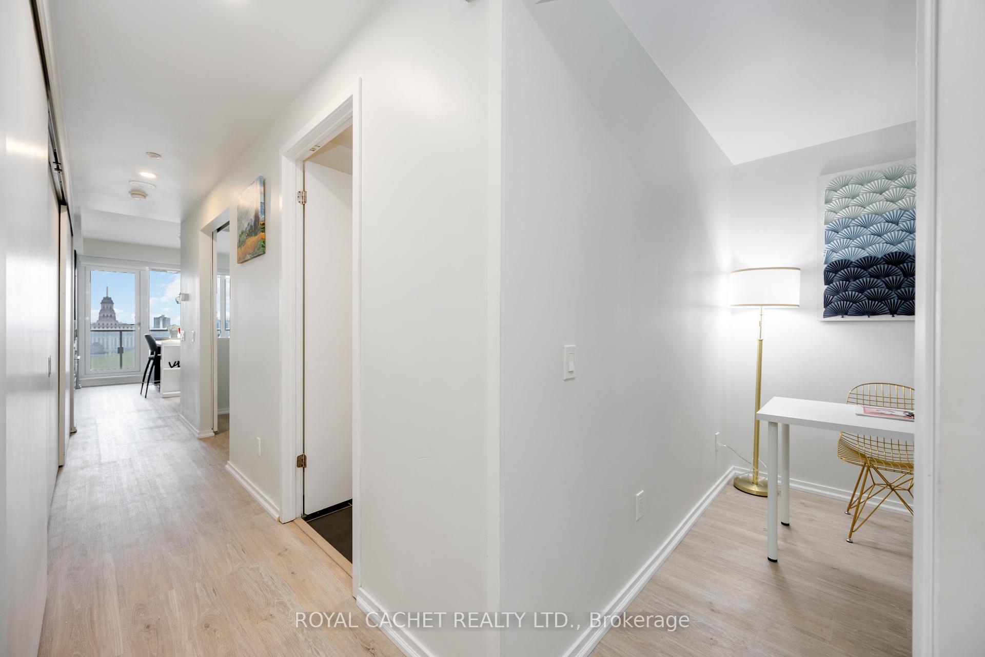 2 Bedrooms Condo at 197 Yonge,  Toronto For sale