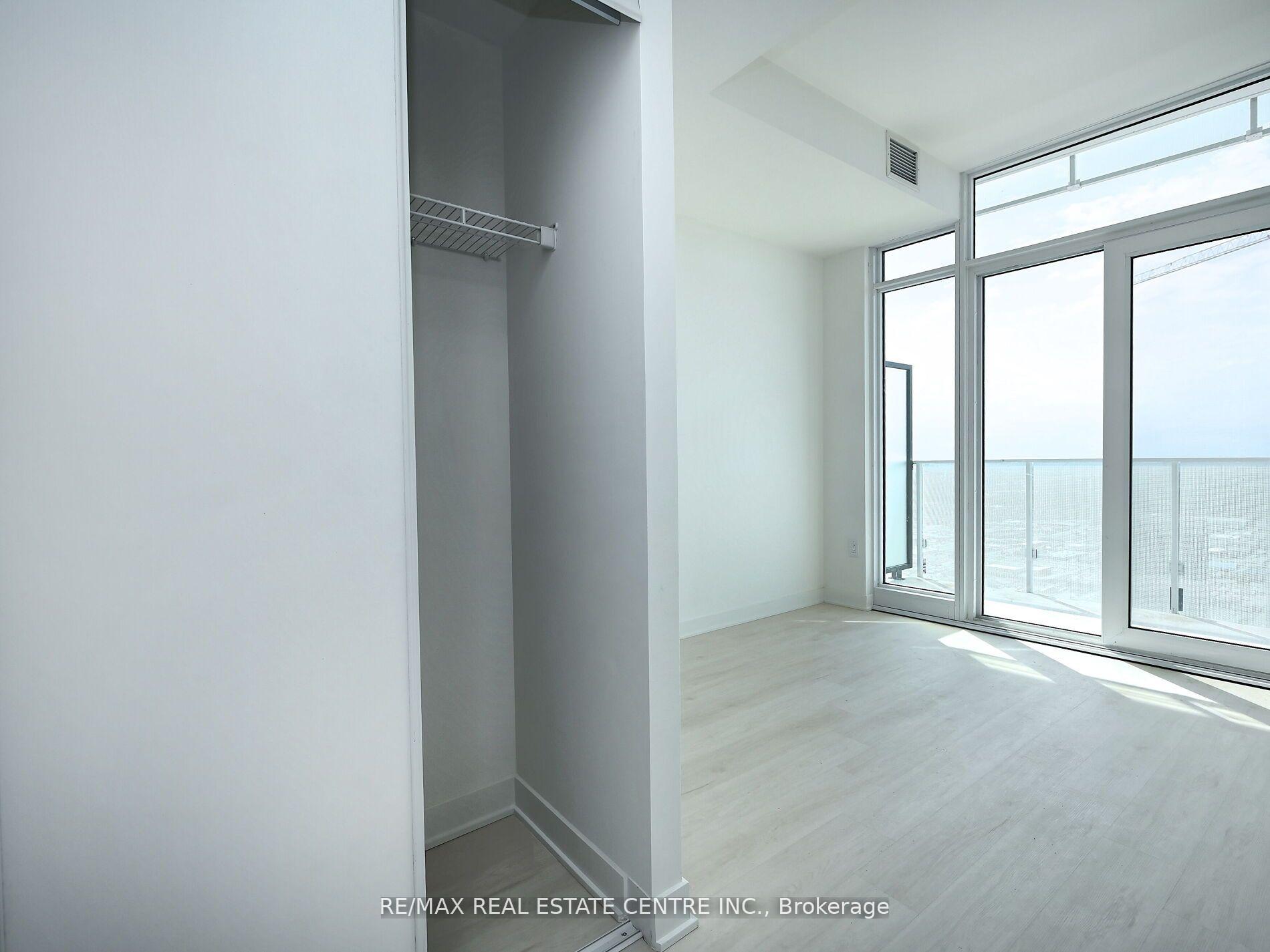 3 Bedrooms Condo at 3900 Confederation, Mississauga For sale
