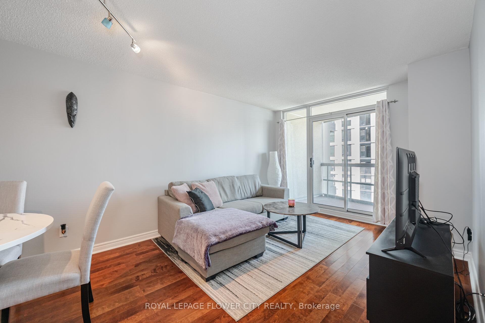 2 Bedrooms Condo at 156 Enfield, Mississauga For sale