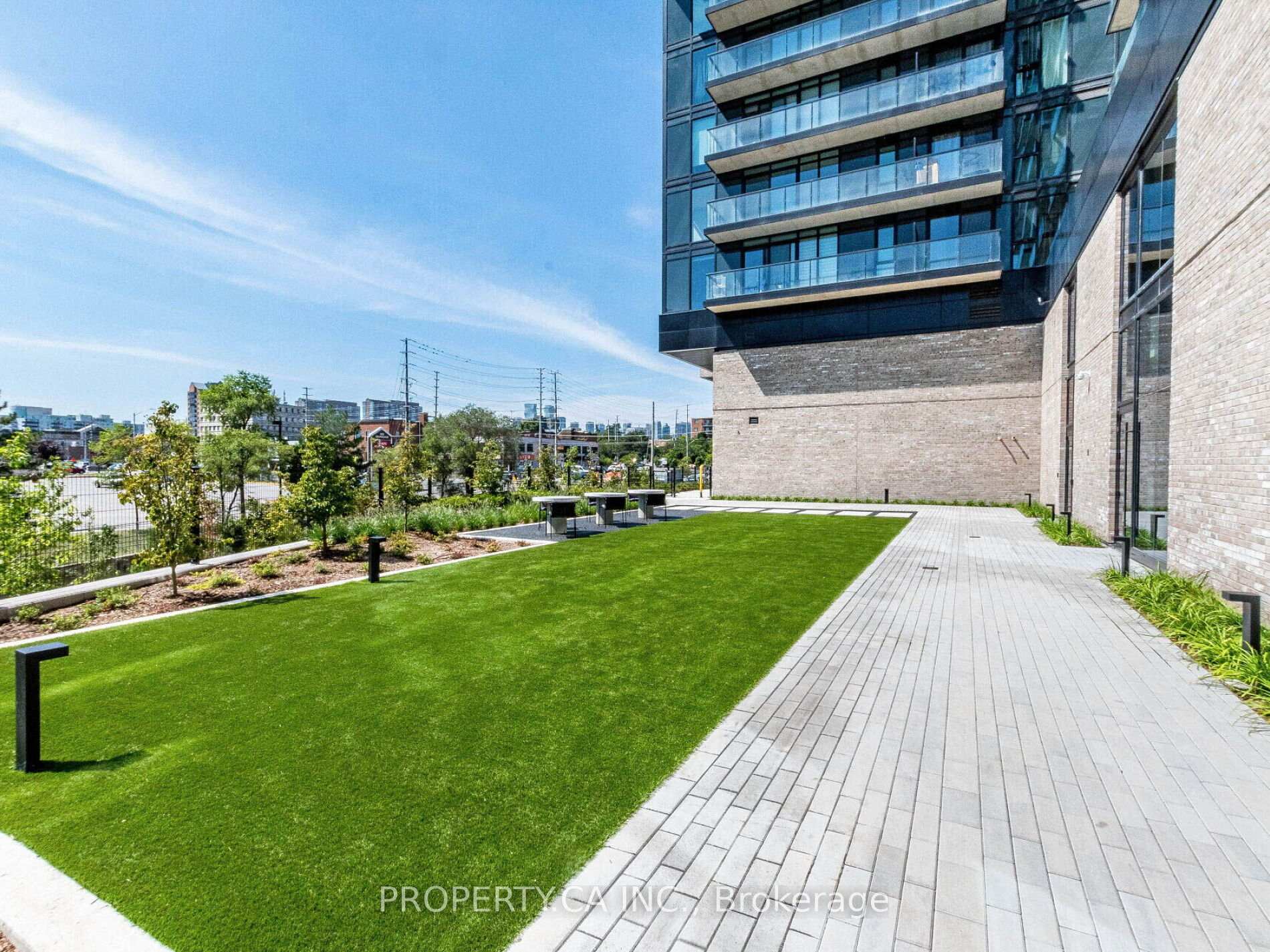 3 Bedrooms Condo at 86 Dundas, Mississauga For sale