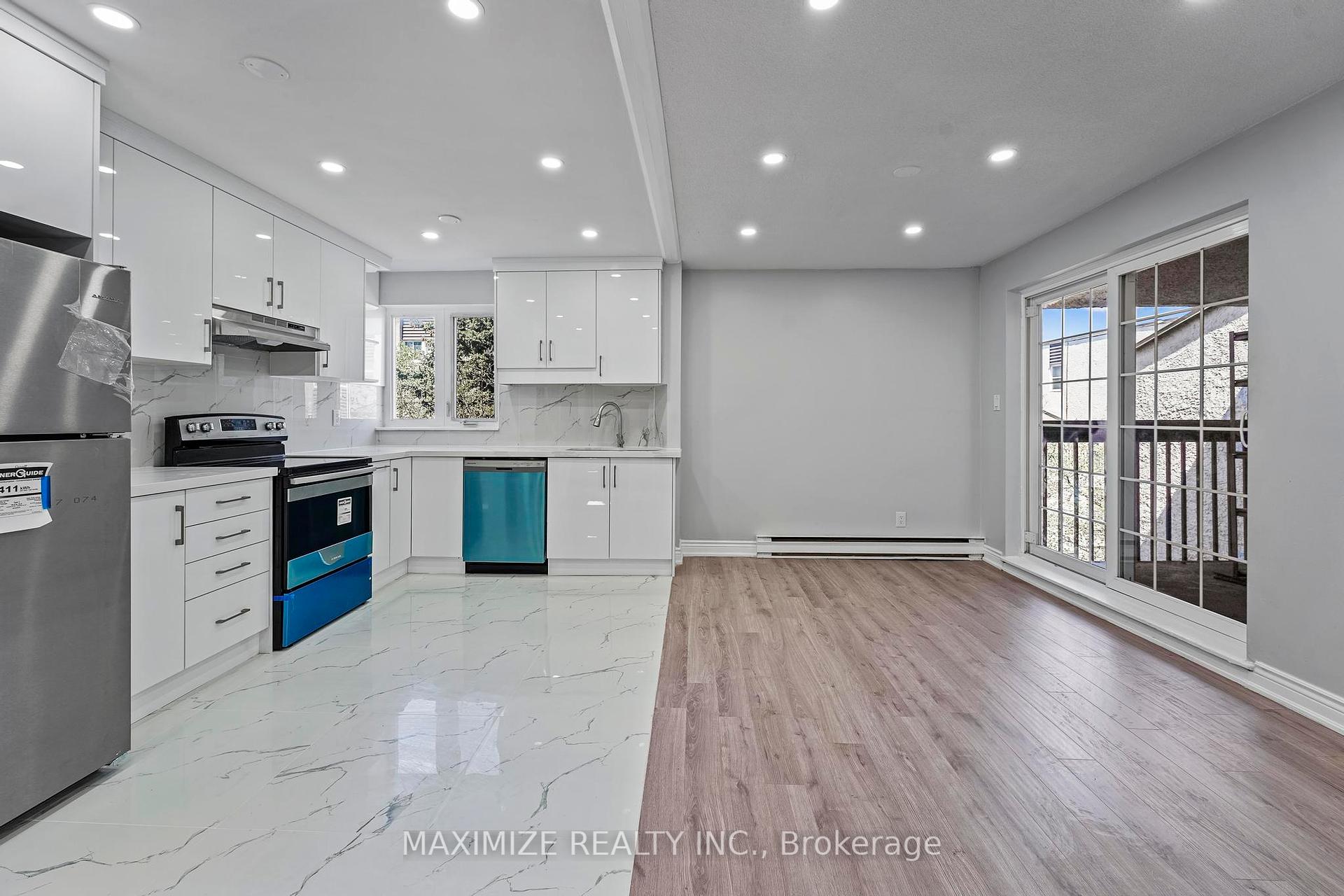 3 Bedrooms Condo at 1055 Dundas,  Mississauga For sale
