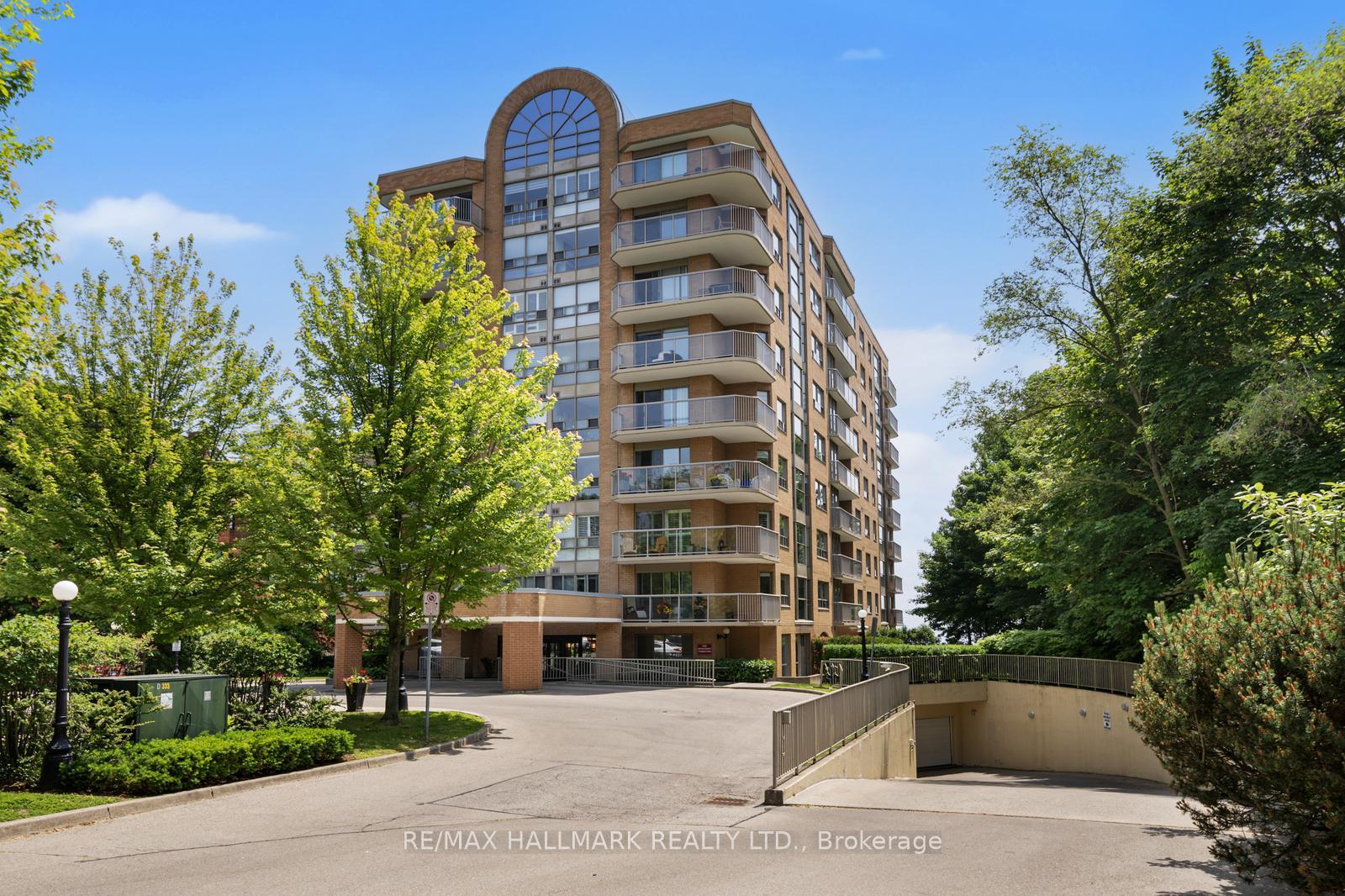 2 Bedrooms Condo at 2210 Lakeshore, Burlington For sale
