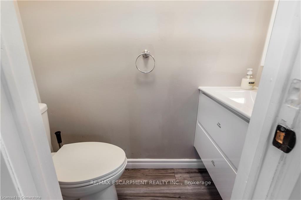 3 Bedrooms Condo at 4199 Longmoor, Burlington For sale