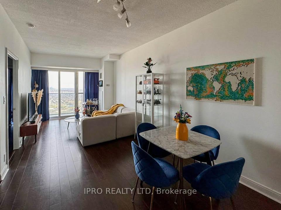 2 Bedrooms Condo at 60 Absolute, Mississauga For sale