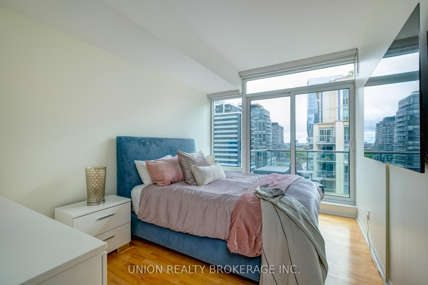 2 Bedrooms Condo at 333 Adelaide, Toronto For sale