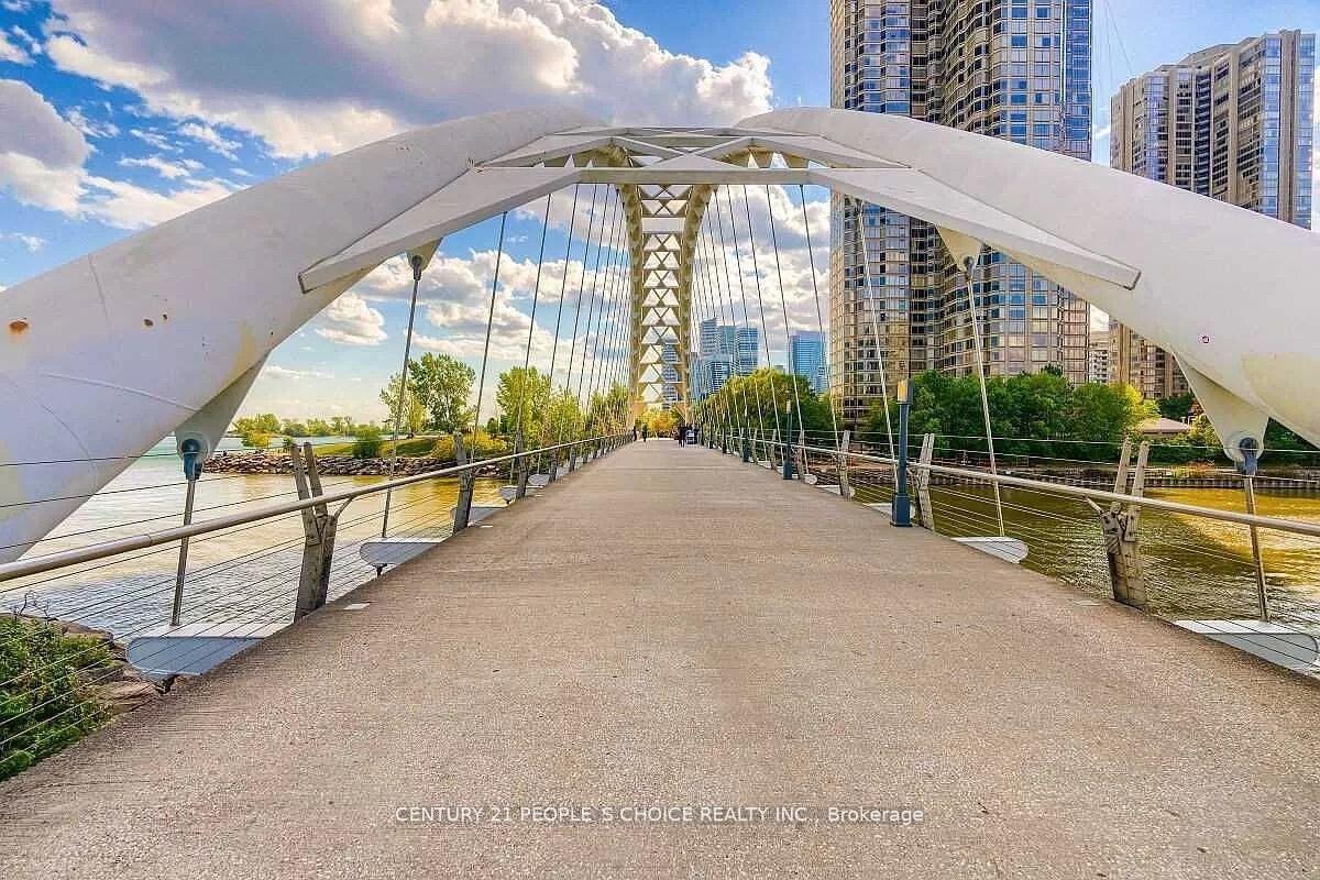 2 Bedrooms Condo at 105 The Queensway, Toronto For sale