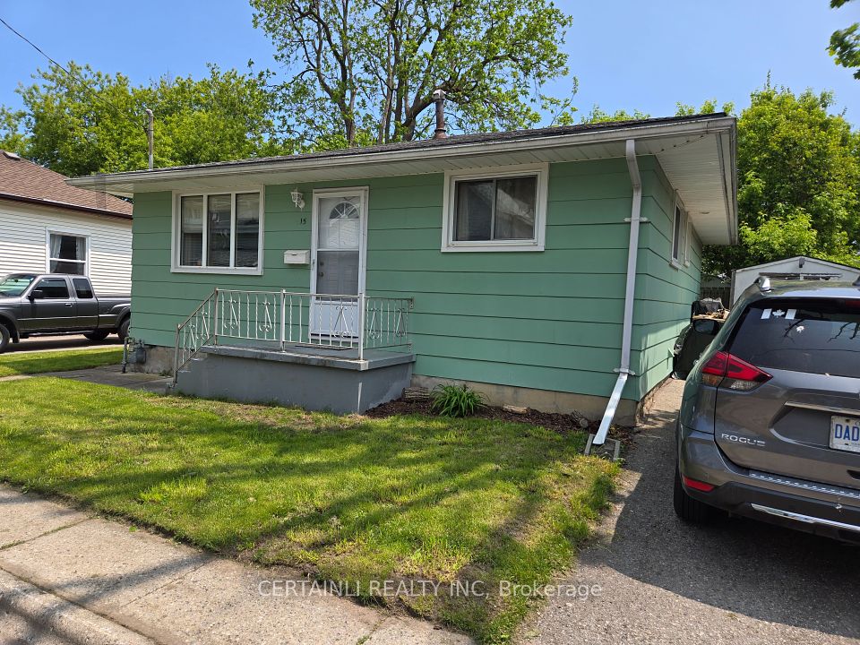 15 Penwarden Street, St. Thomas, ON N5P 2R6