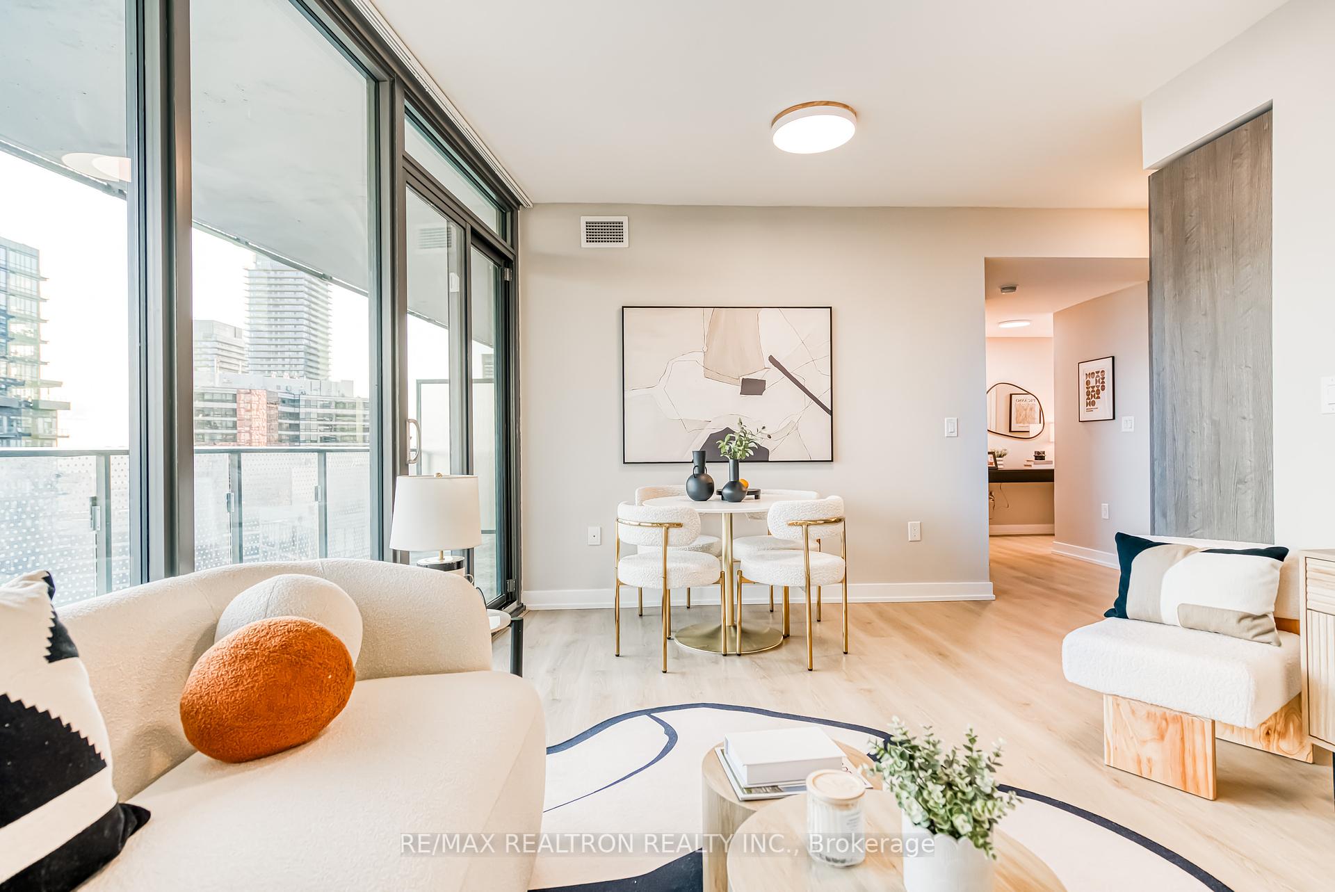 3 Bedrooms Condo at 11 Wellesley, Toronto For sale