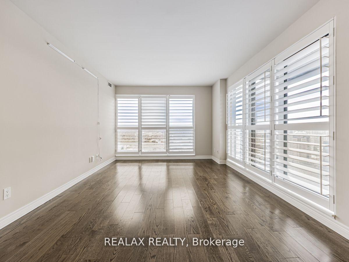 3 Bedrooms Condo at 70 Town Centre, Toronto For sale