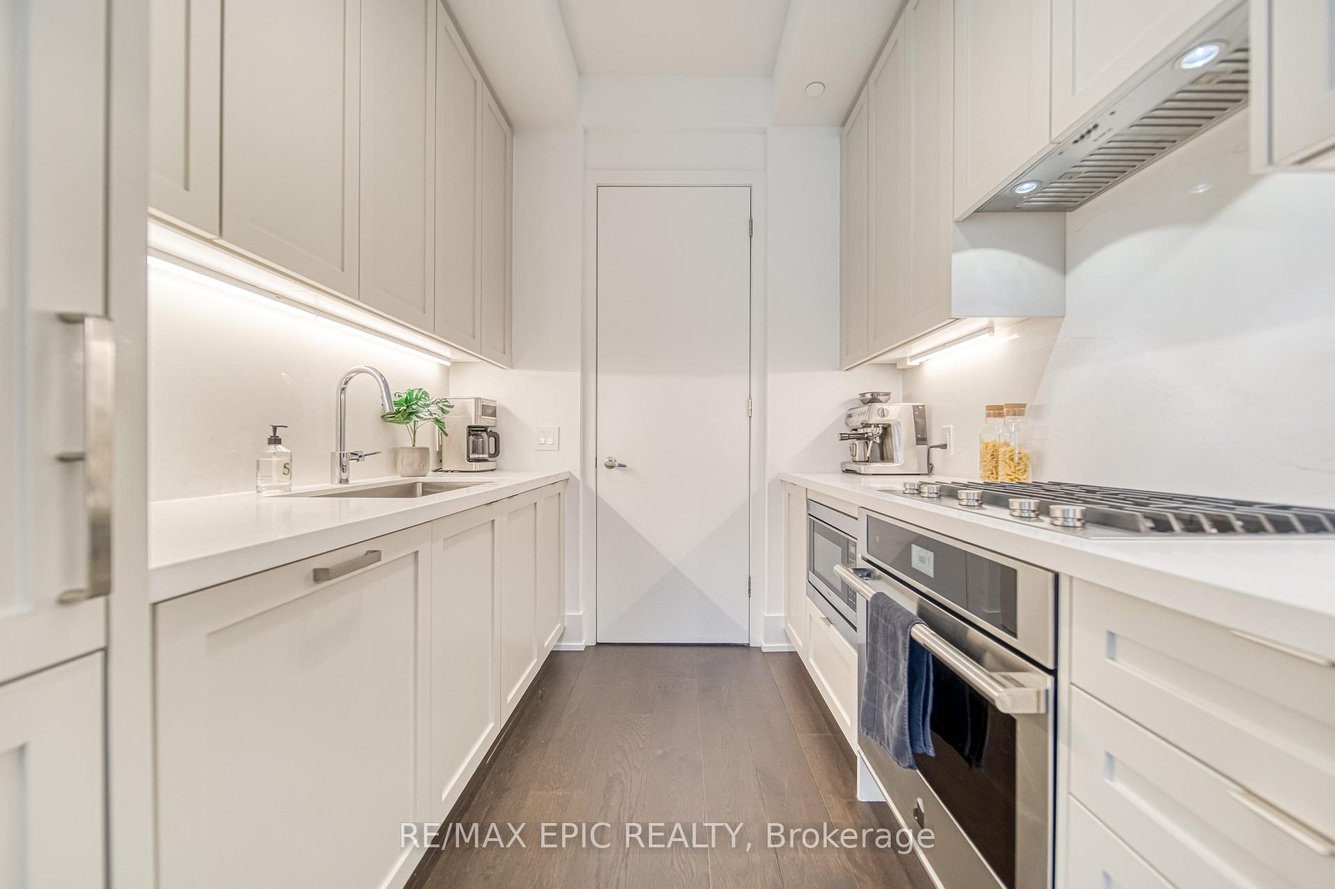 3 Bedrooms Condo at 165 Pears, Toronto For sale
