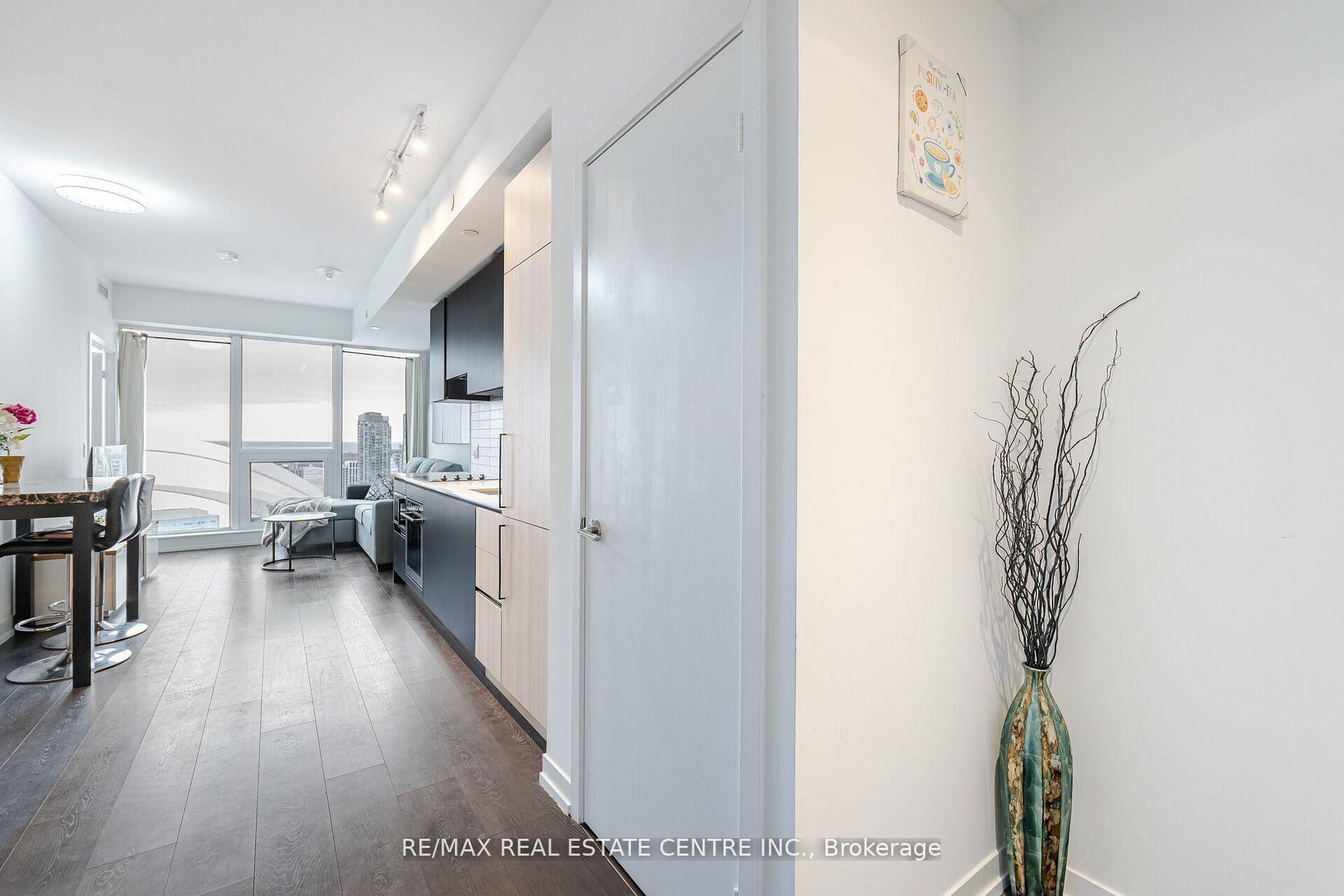 2 Bedrooms Condo at 55 Mercer,  Toronto For sale
