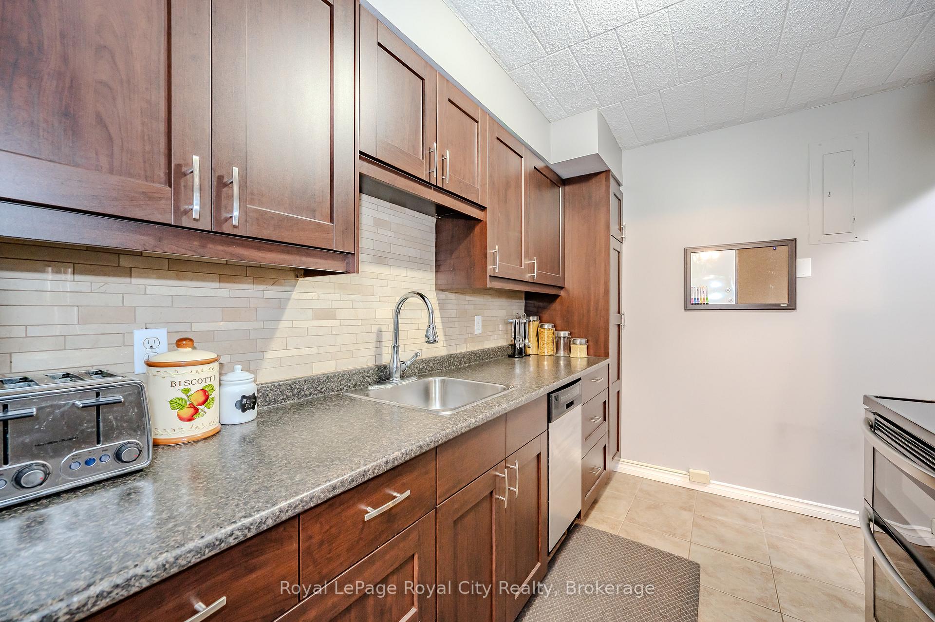 #511 - 105 CONROY Crescent, Guelph, ON N1G 2V5 #511