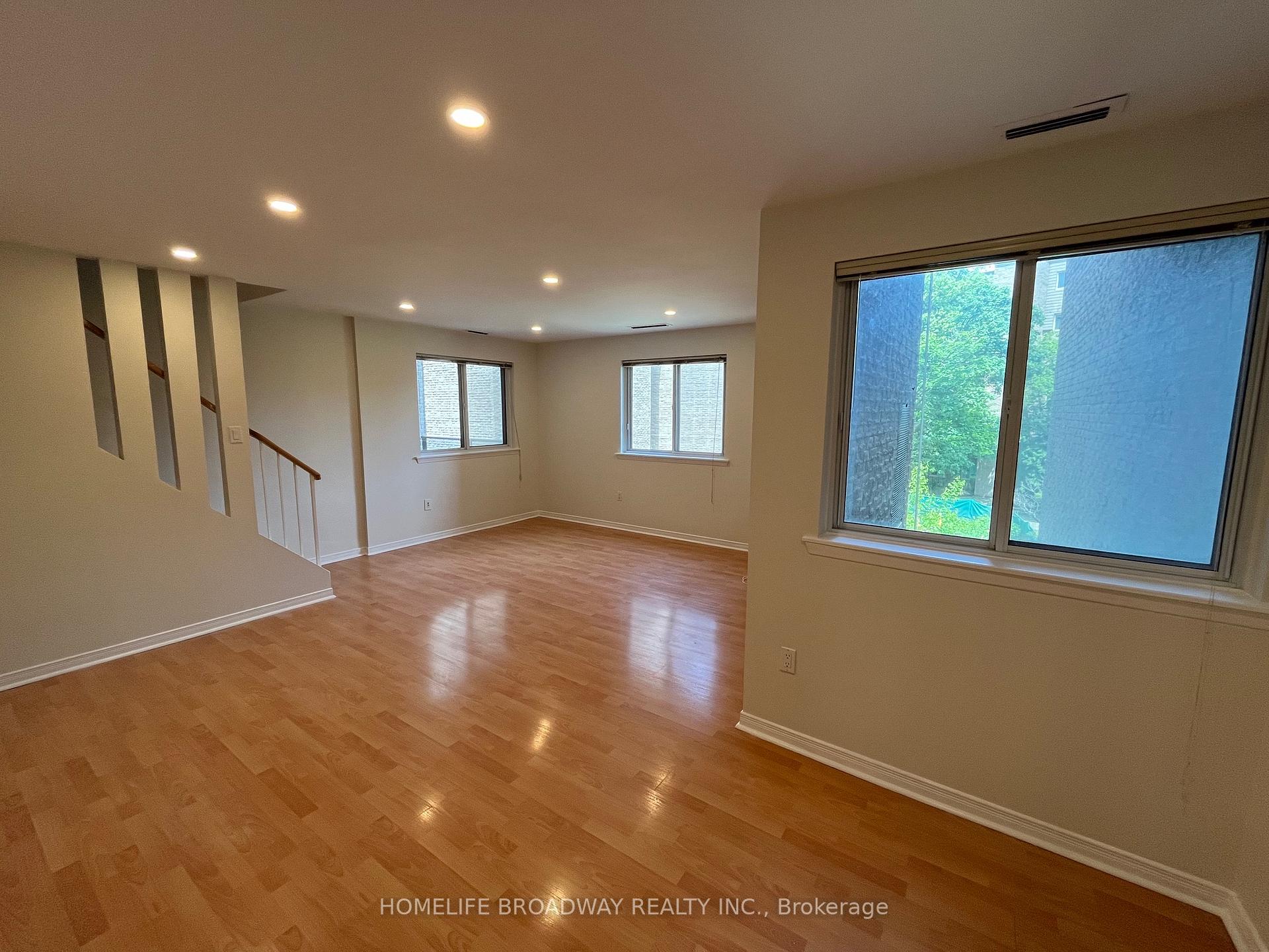4 Bedrooms Condo at 4001 Don Mills, Toronto For sale