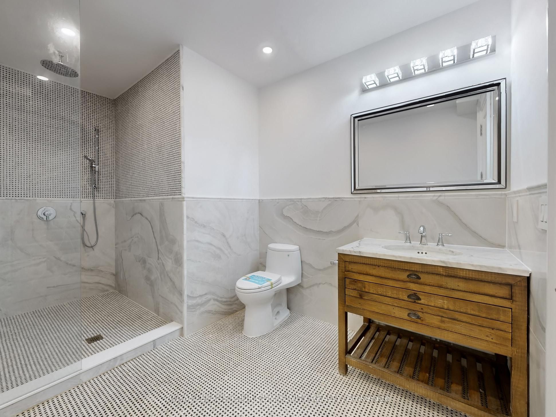 1257 Lakeshore Road W