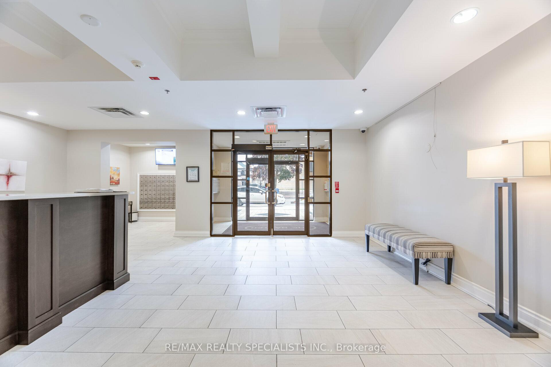 3 Bedrooms Condo at 399 Elizabeth, Burlington For sale