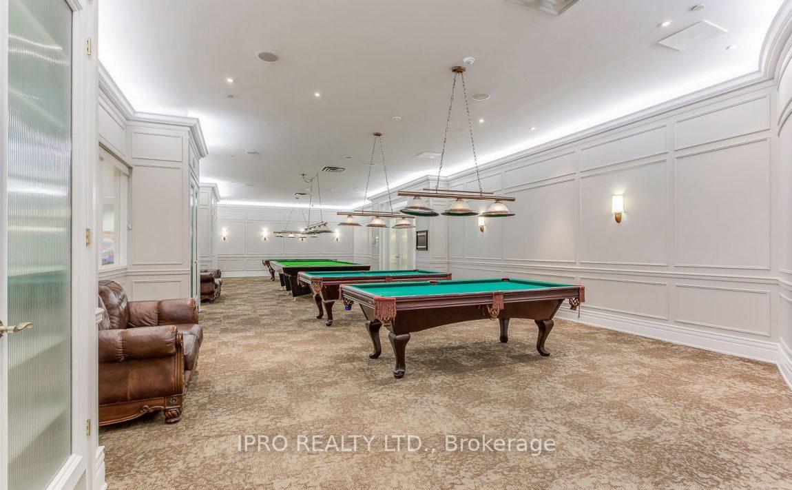 3 Bedrooms Condo at 25 Kingsbridge, Mississauga For sale